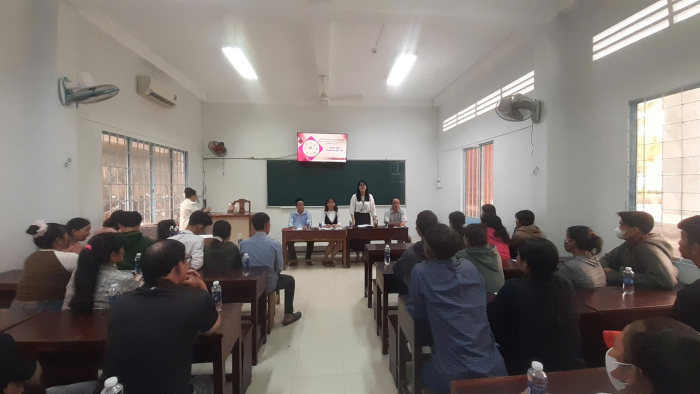 TỔ CHỨC HỌP PHỤ HUYNH TRAO ĐỔI CHƯƠNG TRÌNH INTERNSHIP CHO SINH VIÊN CĐ K17