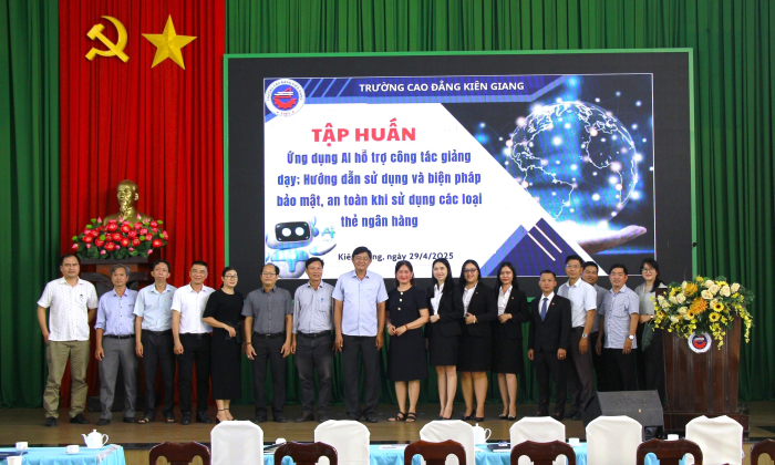 ỨNG DỤNG TRÍ TUỆ NHÂN TẠO TRONG CÔNG TÁC GIẢNG DẠY VÀ BẢO MẬT TÀI CHÍNH CÁ NHÂN