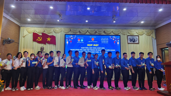 SINH VIÊN TRƯỜNG CAO ĐẲNG KIÊN GIANG THAM DỰ HỌP MẶT  XUÂN GIÁP THÌN 2024