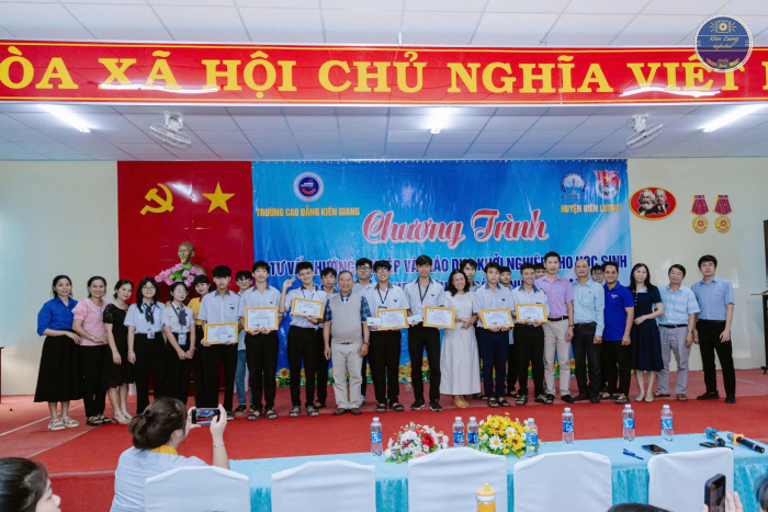 TRƯỜNG CAO ĐẲNG KIÊN GIANG TỔ CHỨC KHOÁ ĐÀO TẠO “TƯ VẤN HƯỚNG NGHIỆP VÀ GIÁO DỤC KHỞI NGHIỆP” CHO HỌC SINH TRUNG HỌC PHỔ THÔNG TRÊN ĐỊA BÀN TỈNH NĂM 2024